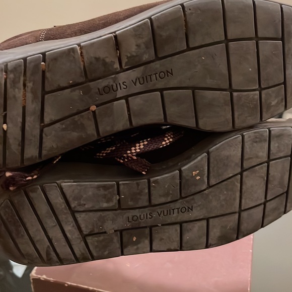 Louis Vuitton - Picture 4 of 5